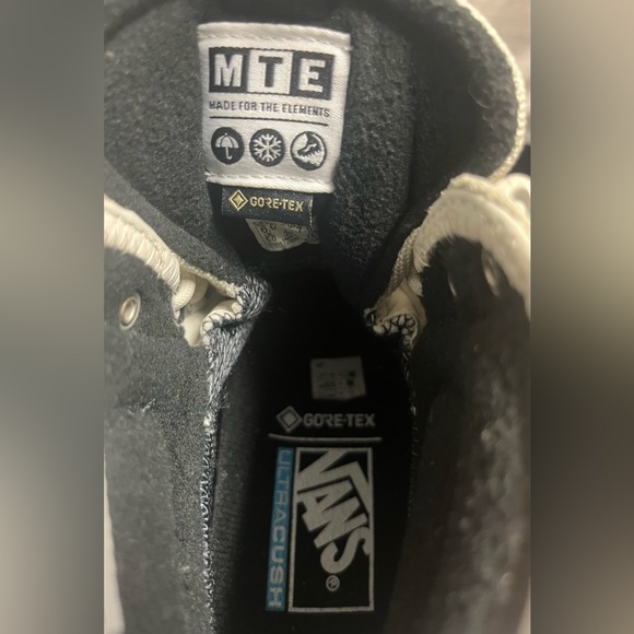 Vans Gore-Tex Checkerboard White/Black High-Tops - Picture 5 of 9